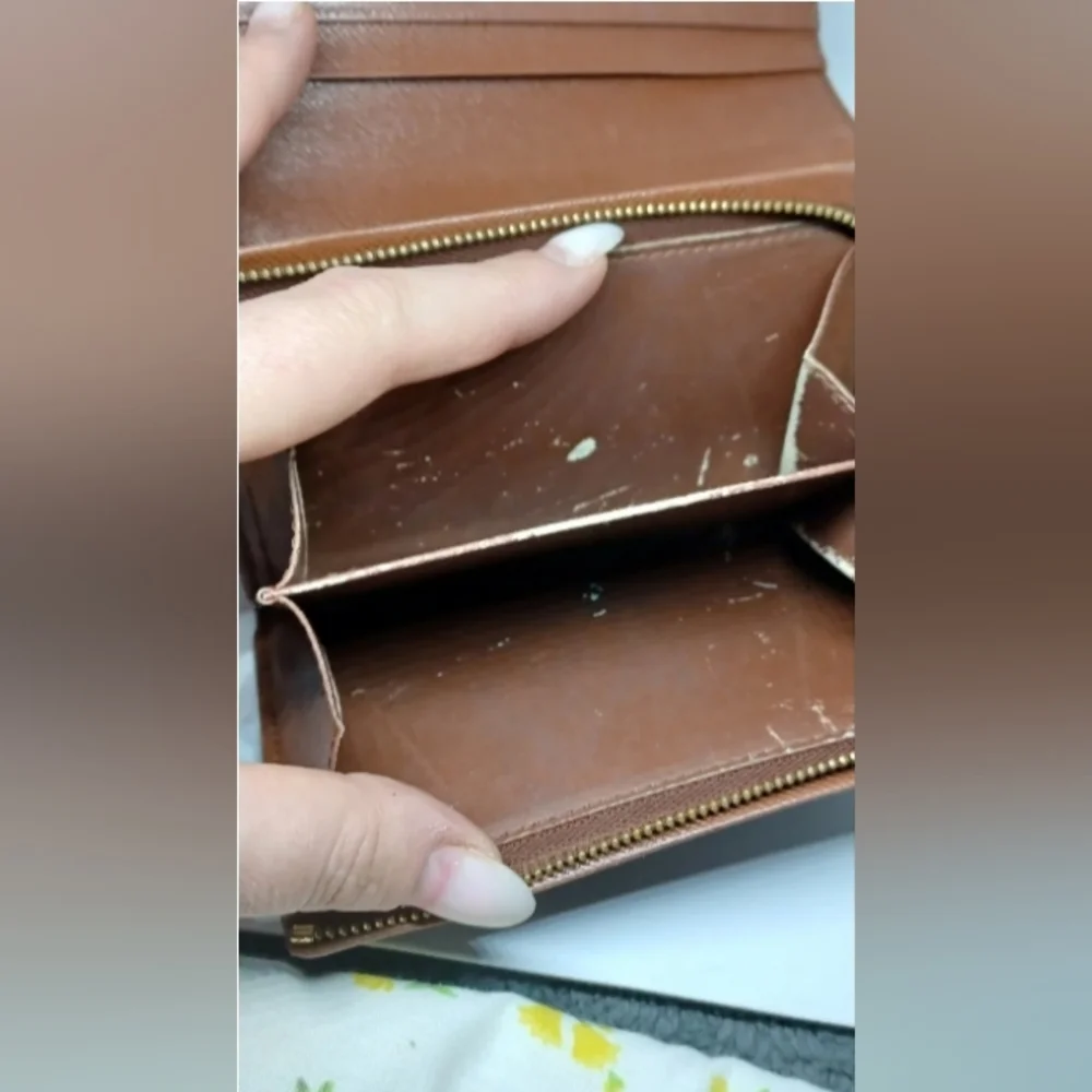 Louis Vuitton wallet - Picture 13 of 14